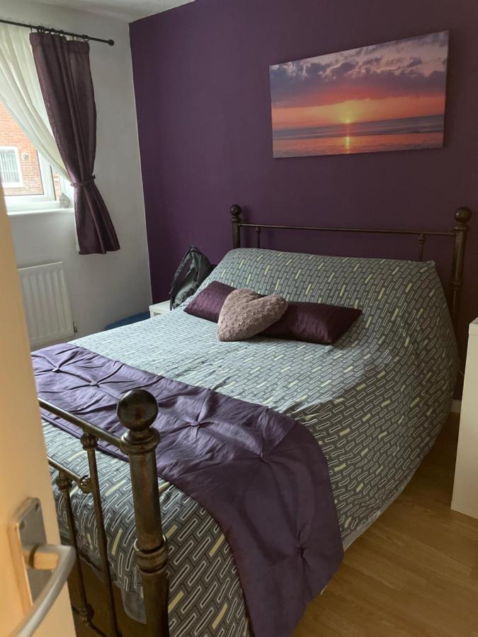 Home From Home, Close To Redditch Hospital Abb Bagian luar foto