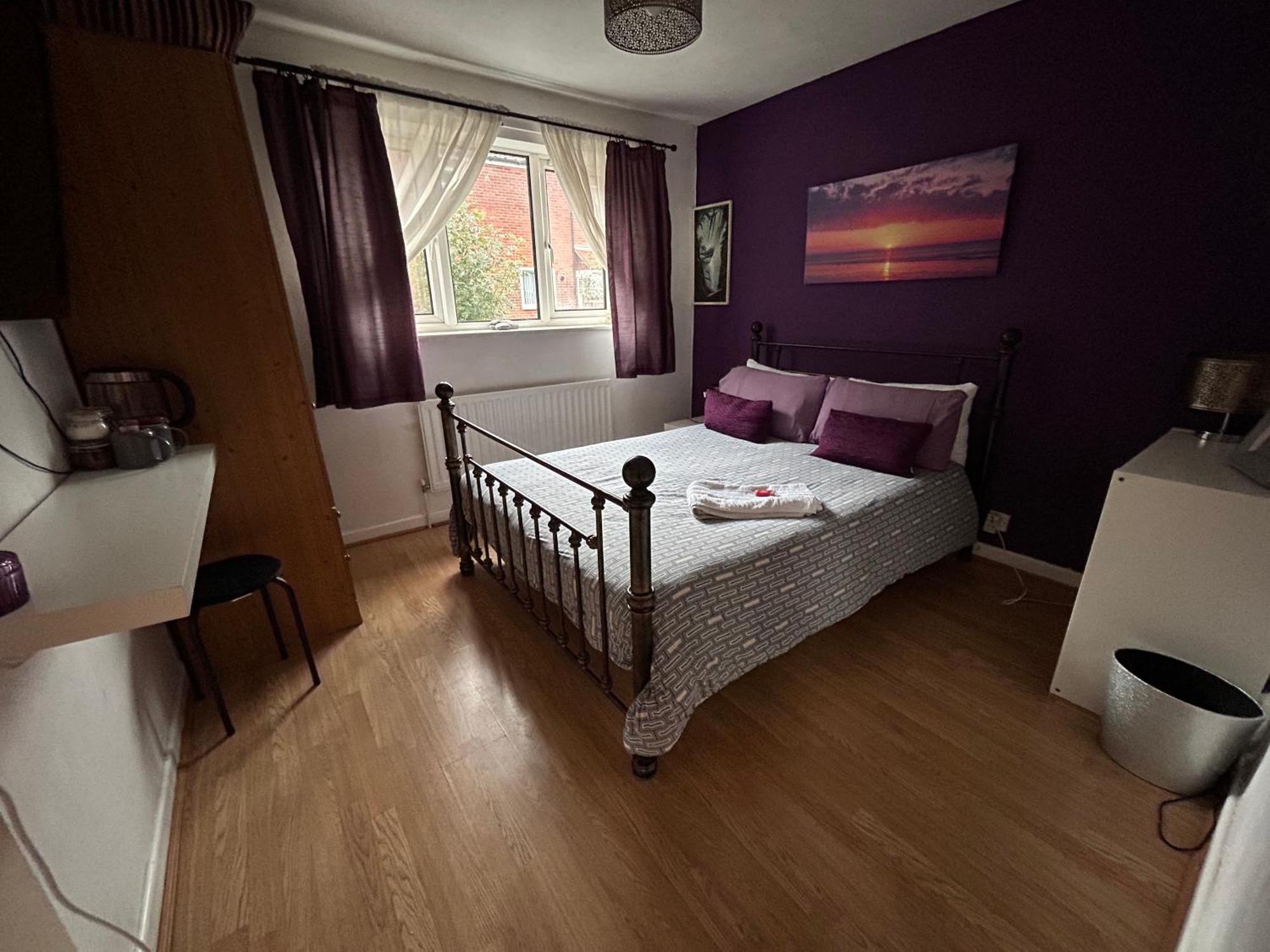Home From Home, Close To Redditch Hospital Abb Bagian luar foto